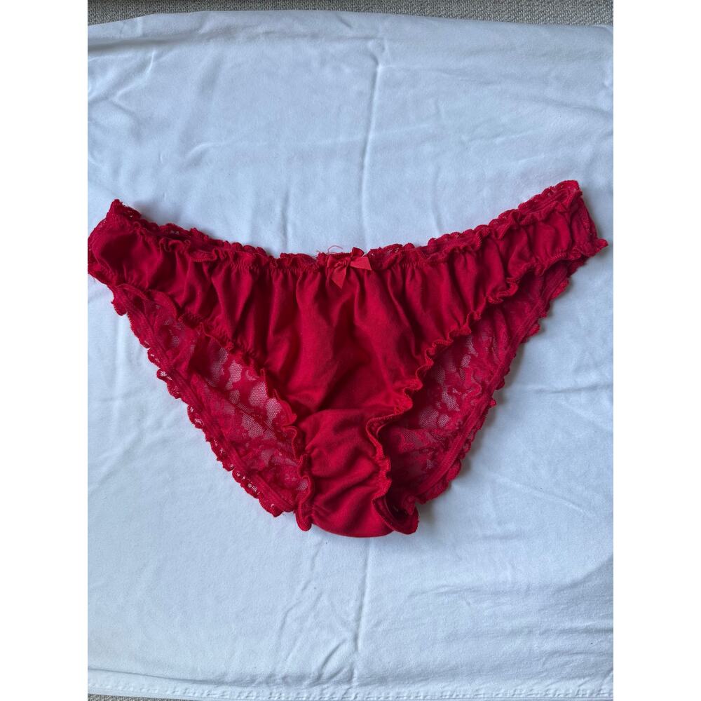 NWOT Victoria’s Secret Vintage 2014 Red Lace Low Rise Bikini Panty Ruffle Trim M